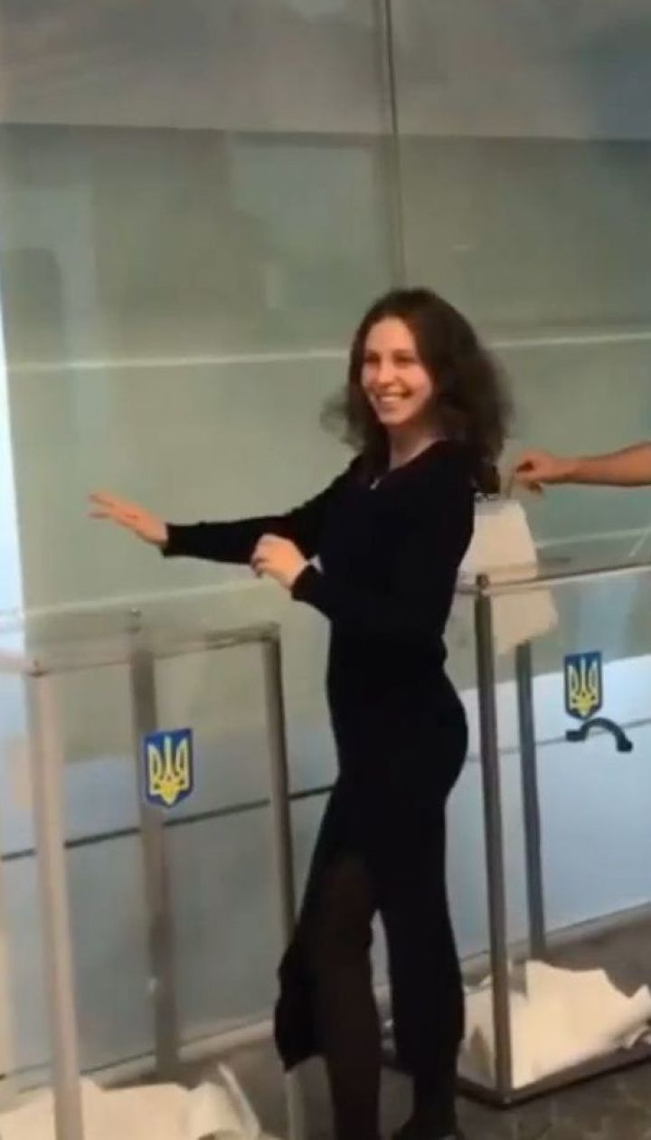 В Україні відбуваються позачергові вибори до парламенту