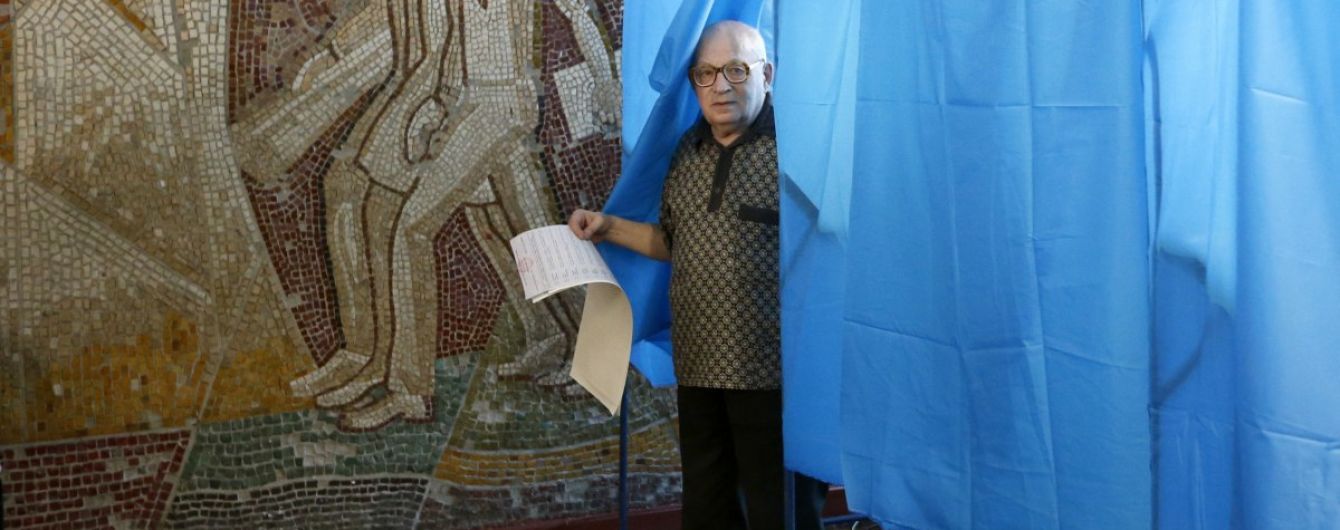 Партия “Слуга народа” пожаловалась на затягивание подсчета голосов в семи округах