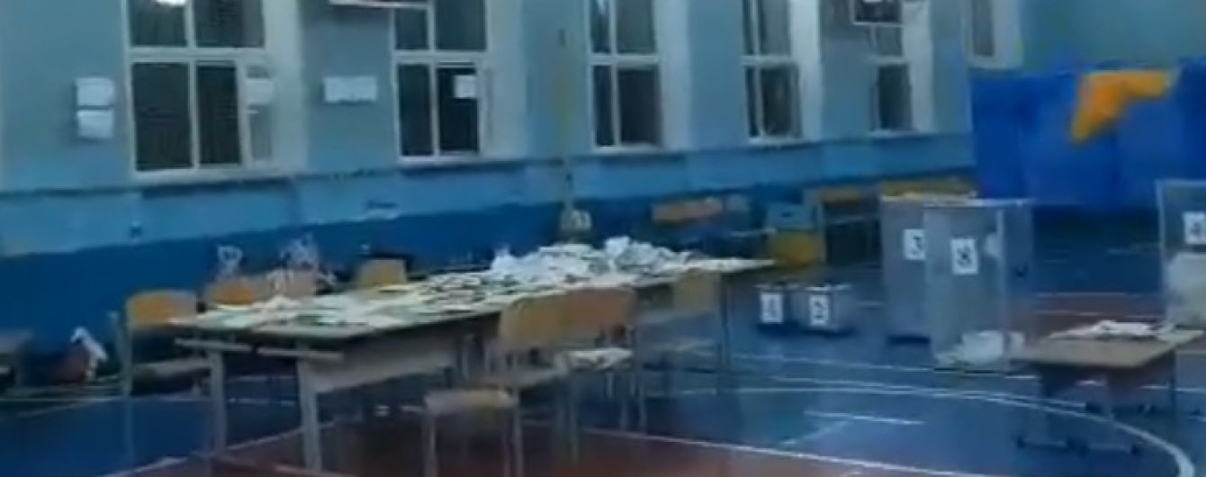 У Запоріжжі на виборчій дільниці розпилили сльозогінний газ