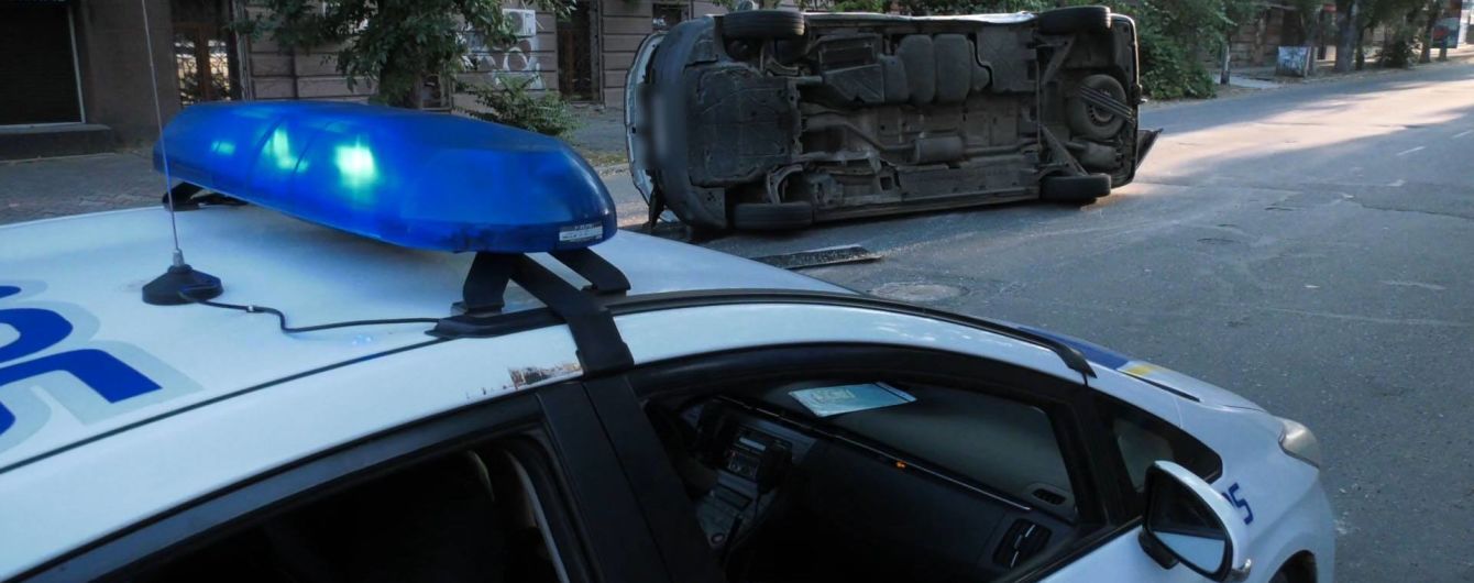 В Херсоне автомобиль с избирательными бюллетенями попал в ДТП