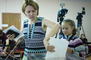 ЦВК порахувала 100% голосів на закордонних дільницях. Виграла партія Порошенка