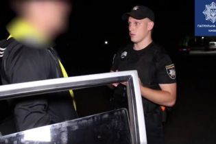 "Зачем же я тогда влюбился в тебя заразу": пьяный водитель зачитал патрульным грустный рэп
