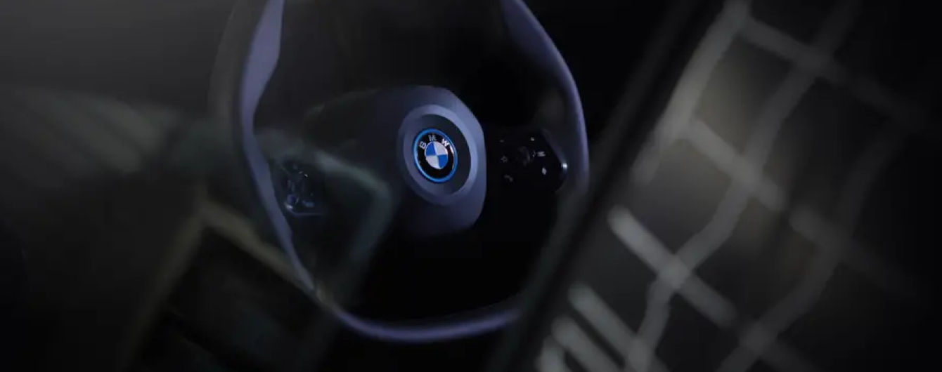Электрический кроссовер BMW iNext получит полигональный руль