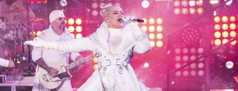 Кристина Агилера упала с лестницы во время концерта в Санкт-Петербурге
