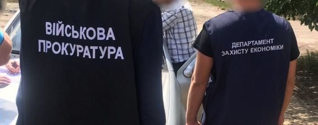 На Чернігівщині затримали митника, який брав данину за безперешкодний пропуск товарів
