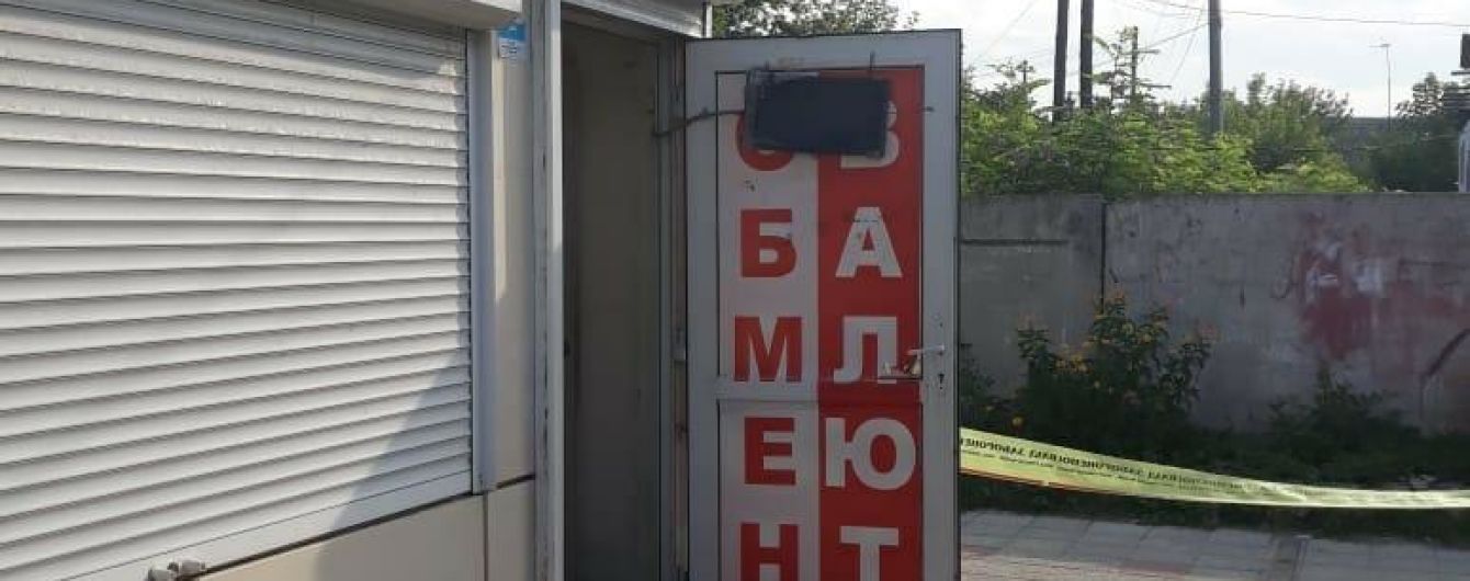 Под Харьковом вооруженный мужчина с татуировкой ограбил пункт обмена валют
