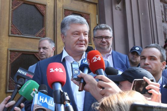 Порошенко заявив, що генпрокурорка не вручила йому підозру