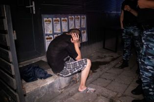 В Киеве агрессивный мужчина с ножом ворвался в кафе и устроил драку