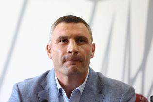 В Telegram-канале опубликовано видео, на котором Кличко пьет "за дружбу" со Столаром