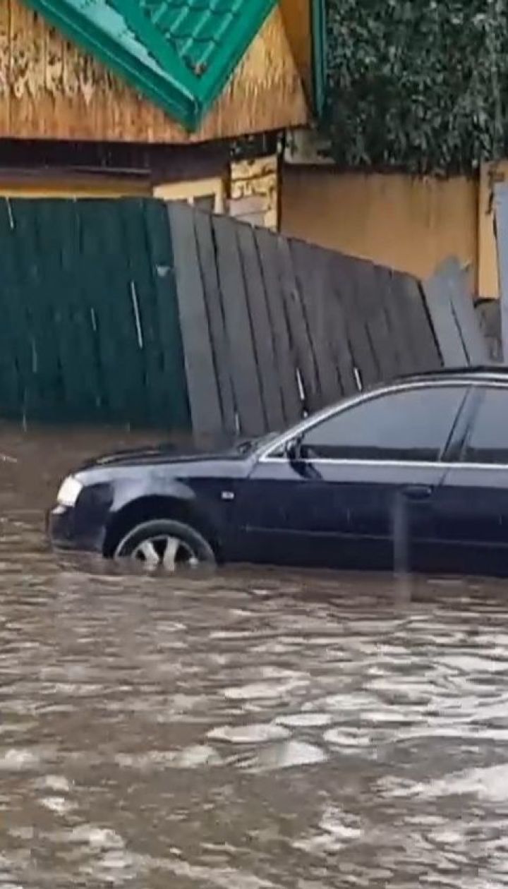 Мощный ливень накрыл Ровно