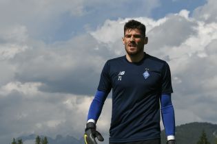 Воротар "Динамо" схвалив небезпечні витівки фанатів у матчі за Суперкубок України