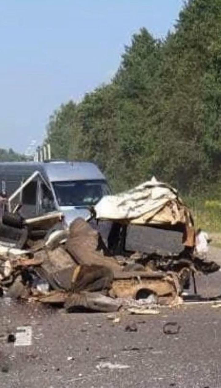 На Львівщині сталася потрійна ДТП: один водій загинув на місці, ще одного доправили до лікарні