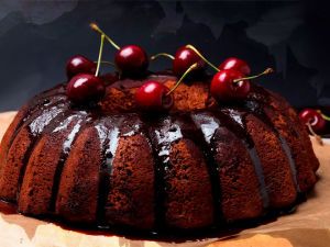 Карамельный кекс с пьяной вишней