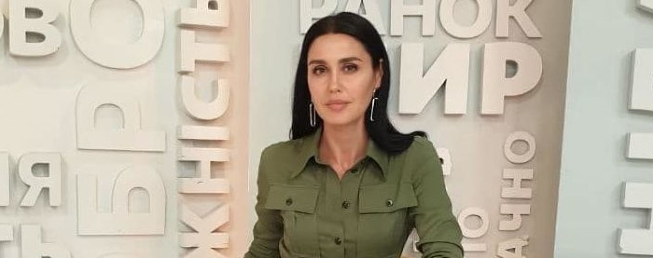 В платье цвета хаки и красных туфлях: стильный образ Людмилы Барбир