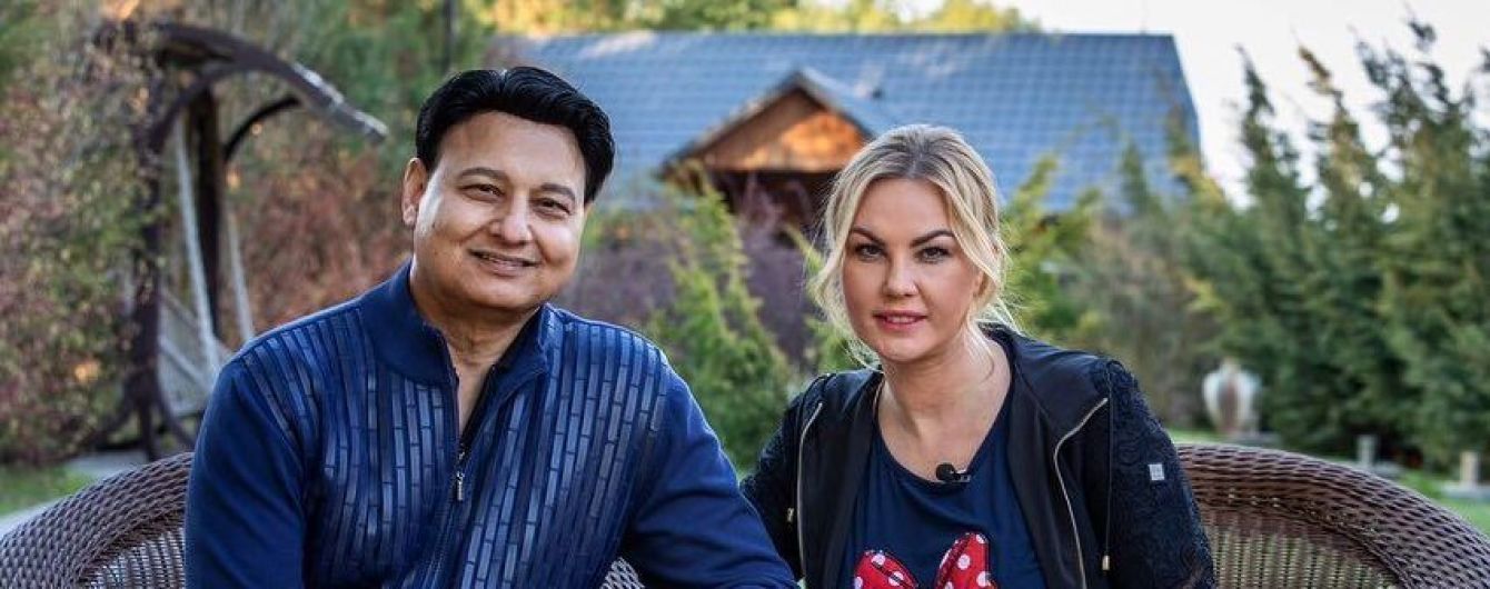 Камалия с мужем и дочками снялась в семейной фотосессии