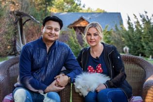 Камалия с мужем и дочками снялась в семейной фотосессии