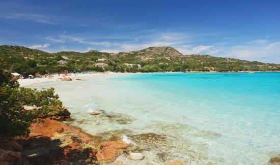 На пляжі Сардинії повернули десять тонн піску, викраденого туристами