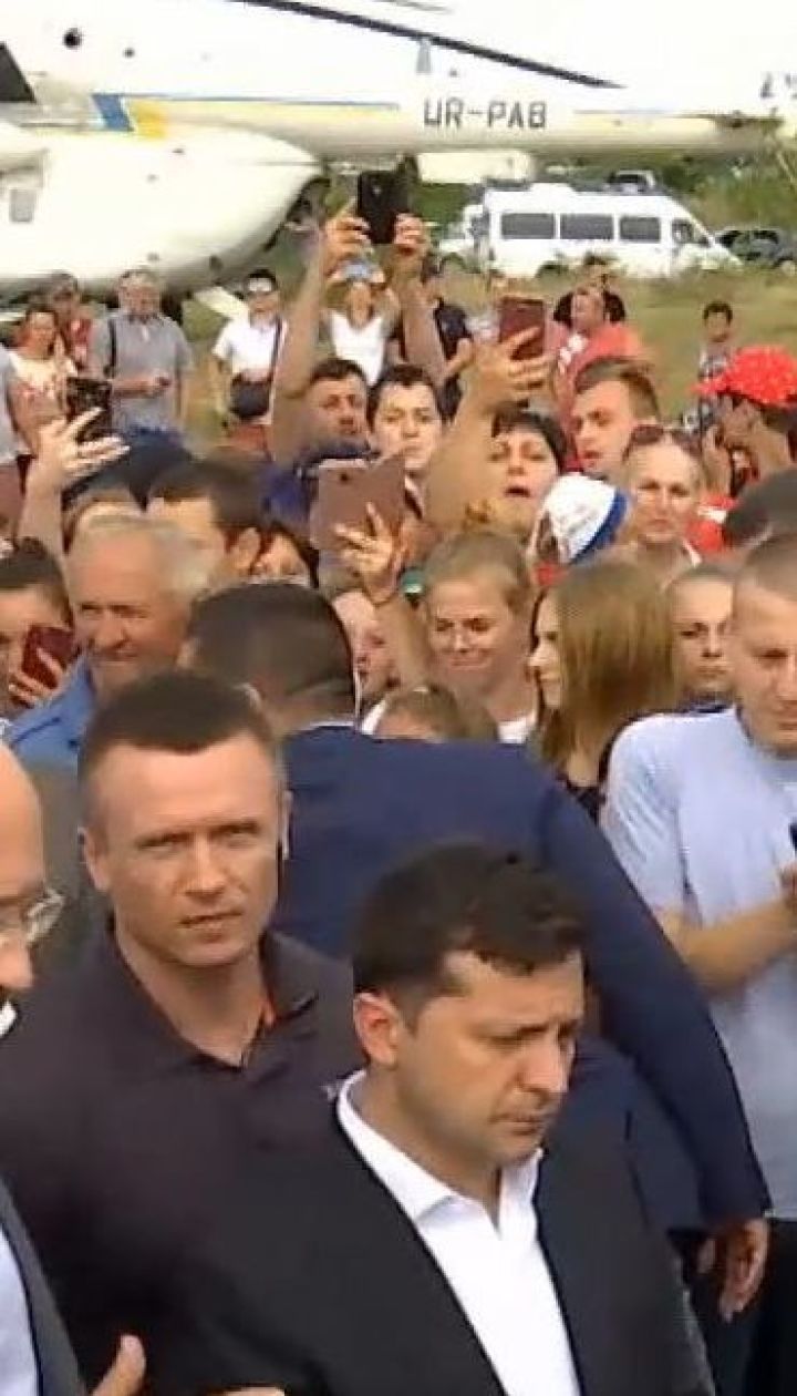 Зеленський запропонував бізнесменам Прикарпаття виділити гроші на ремонт аеропорту та доріг