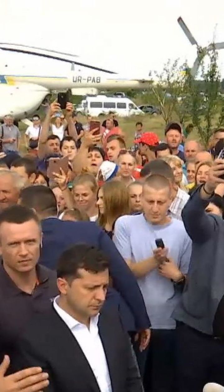 Зеленский предложил бизнесменам Прикарпатья выделить деньги на ремонт аэропорта и дорог