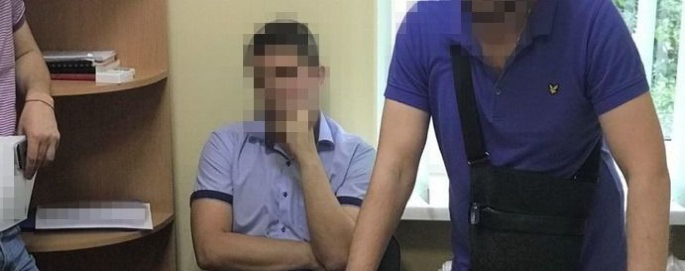 Брал "откаты" на ремонтах. В Краматорске на взятке задержали главного педагога