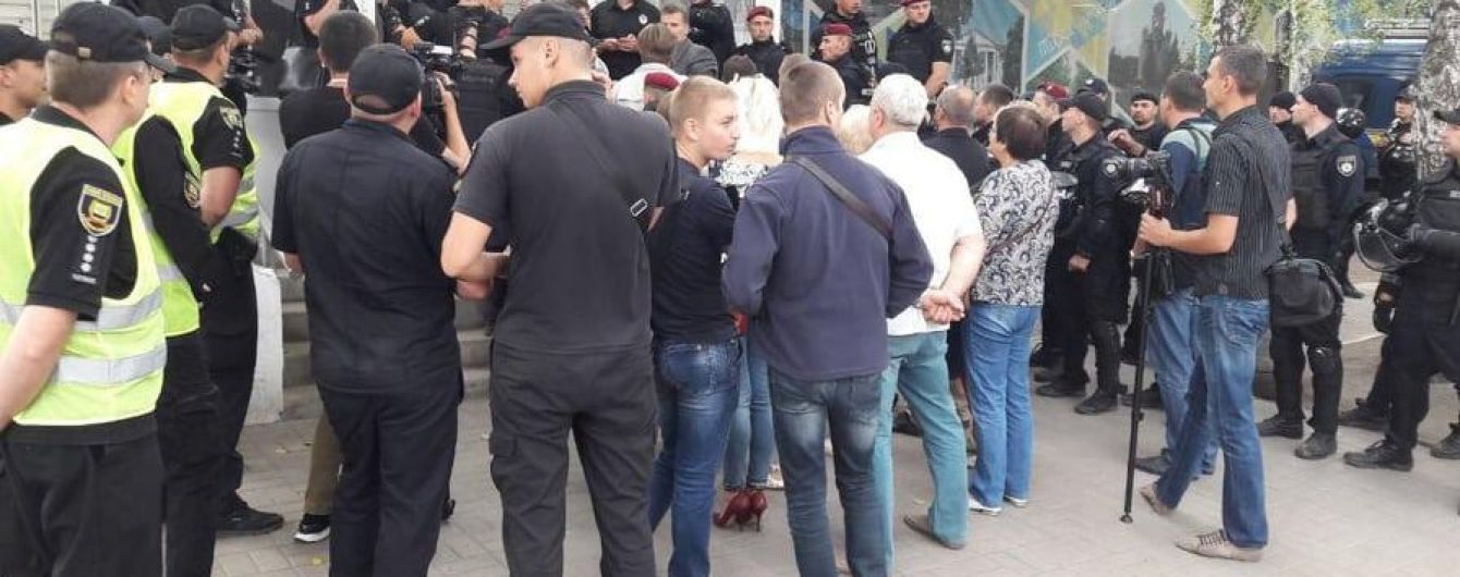 На скандальном участке в Покровске начали передавать документы членам ЦИК