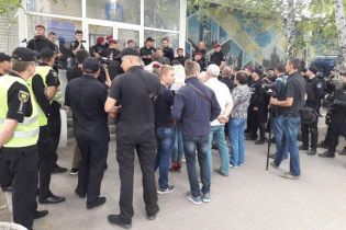 На скандальній дільниці у Покровську почали передавати документи членам ЦВК