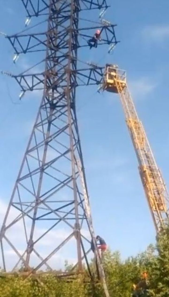 Травматичне селфі: на Миколаївщині 16-річний хлопець зірвався з електровежі