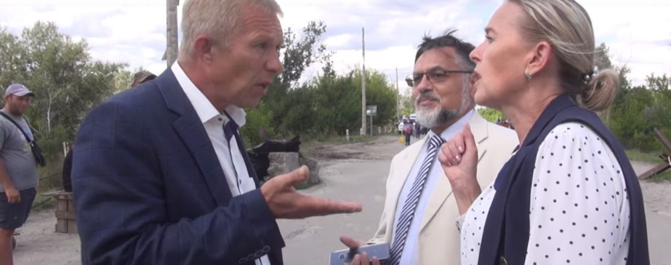 Представители "ЛНР" в Минске перешли на украинскую территорию и заявили, что Станица Луганская и Счастье "их"