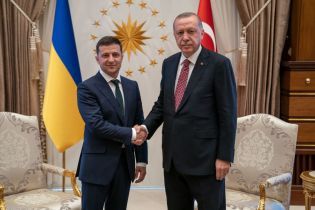 Зеленский с глазу на глаз беседует с Эрдоганом