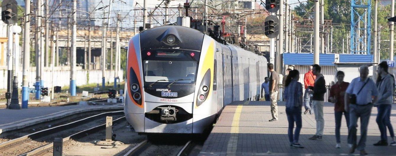 До Дня Незалежності "Укрзалізниця" призначила додатковий експрес