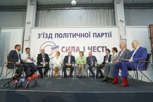 Боротьба за "золото" партії. "Сила і честь" Смешка провела зачистки партійних рядів