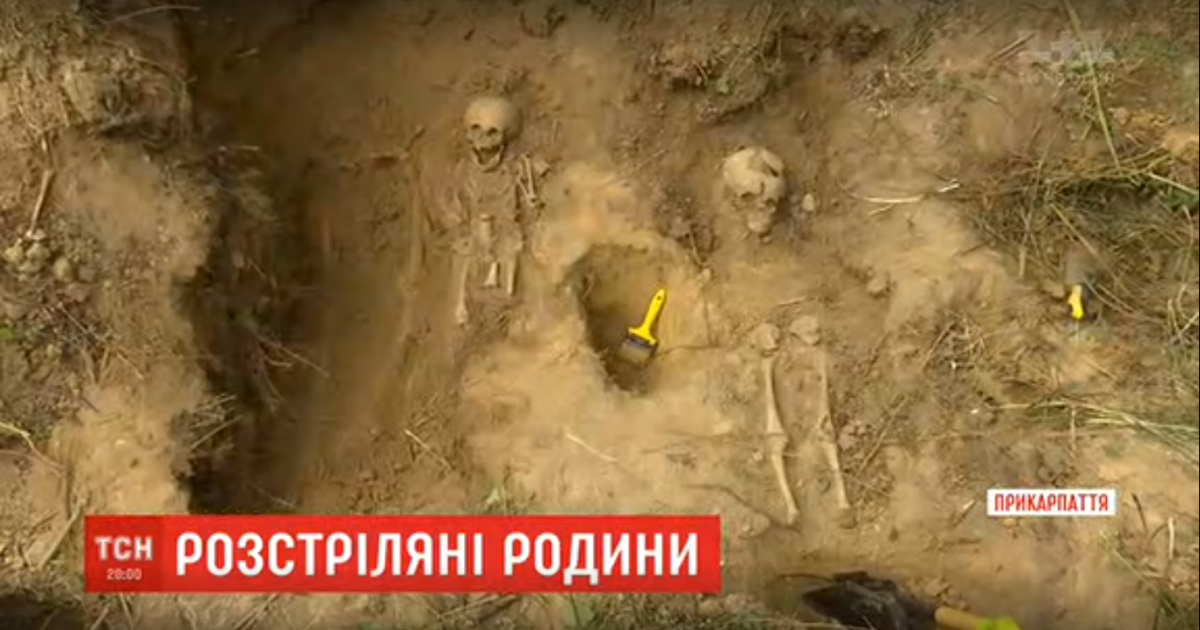 На Прикарпатье нашли массовое захоронение жертв сталинских репрессий: наткнулись на скелеты взрослых и детей