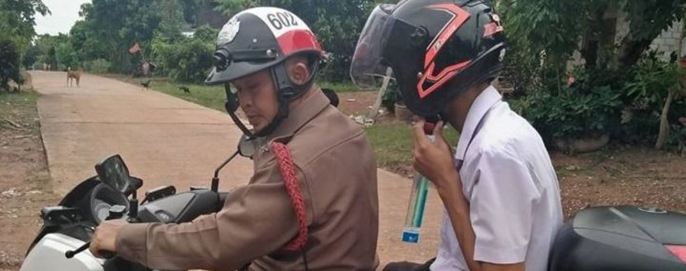 Бабушка вызвала копов, чтобы те заставили ленивого внука пойти на экзамен