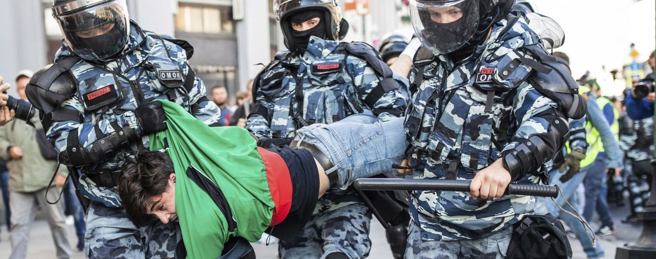 У Путіна стали на захист бійців ОМОНу, який по-звірячому розганяли мітингарів у Москві