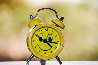 Мода на "жайворонків": українці формують звичку прокидатися до 6:00 ранку