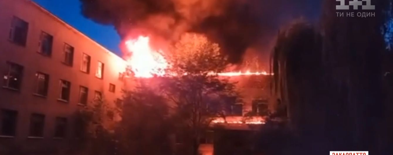 На Закарпатье ночью произошел масштабный пожар в школе