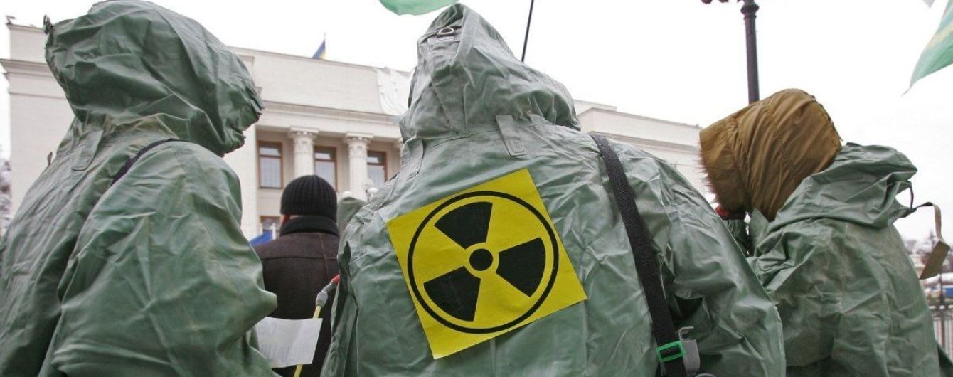 У Києві в обсерваторії ДСНС знайшли джерело радіації. Можливо, цезієві капсули лежали у землі від 1986 року