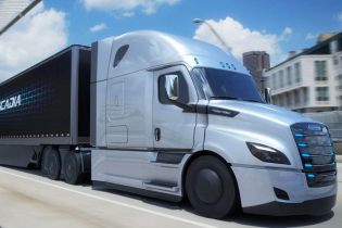 Електрофуру Daimler будуть тестувати разом з Tesla Semi
