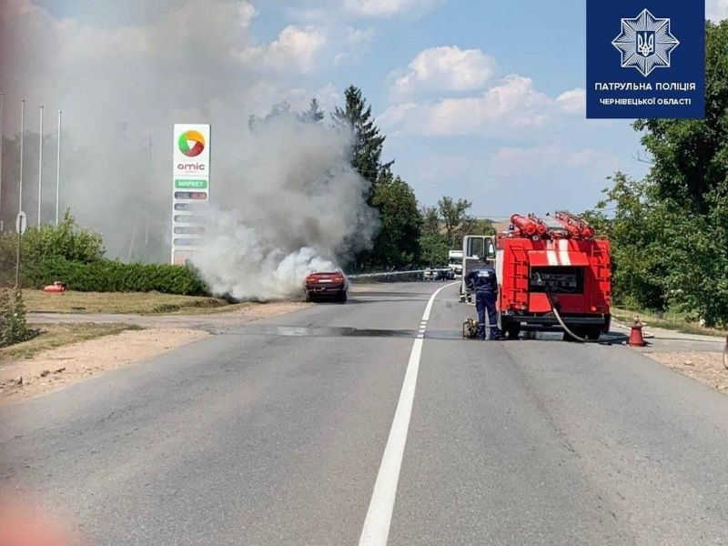 Машина згоріла біля заправки в Хотині_03