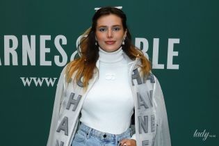 В мини-шортах и с ярким макияжем глаз: Белла Торн на автограф-сессии