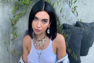 Надела белый топ без белья: Дуа Липа предстала в эффектном образе