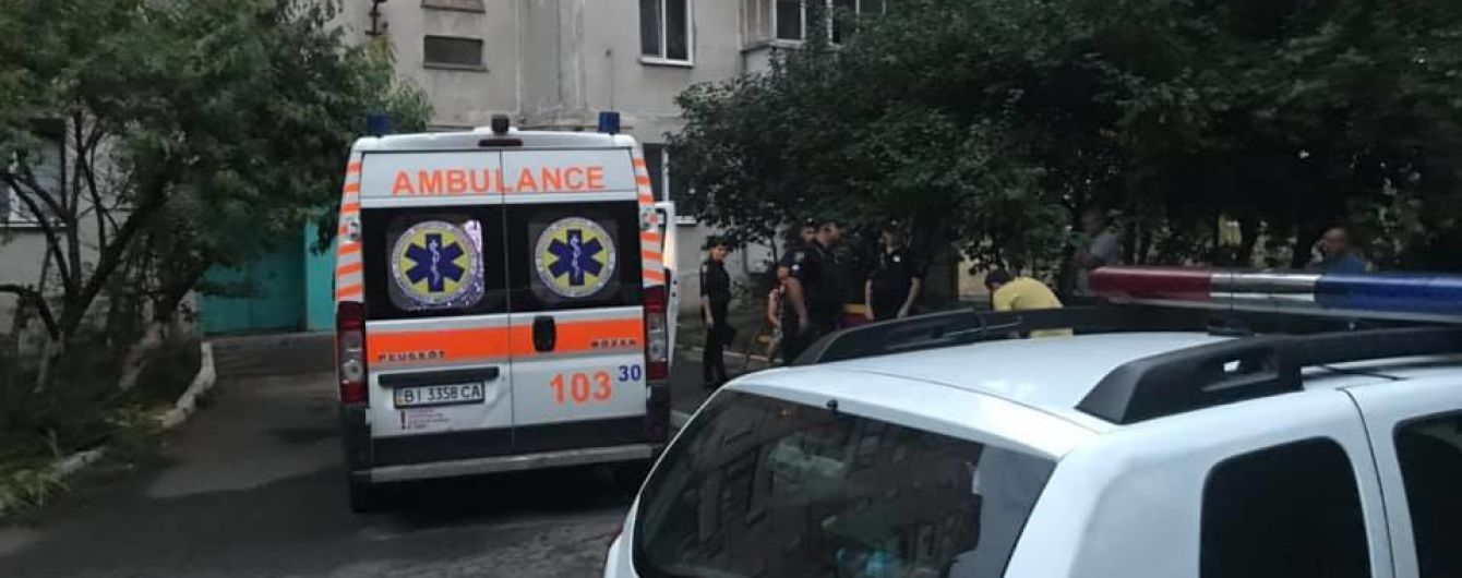 На Полтавщине с 9-го этажа выпал мальчик. Оперся на москитную сетку на окне