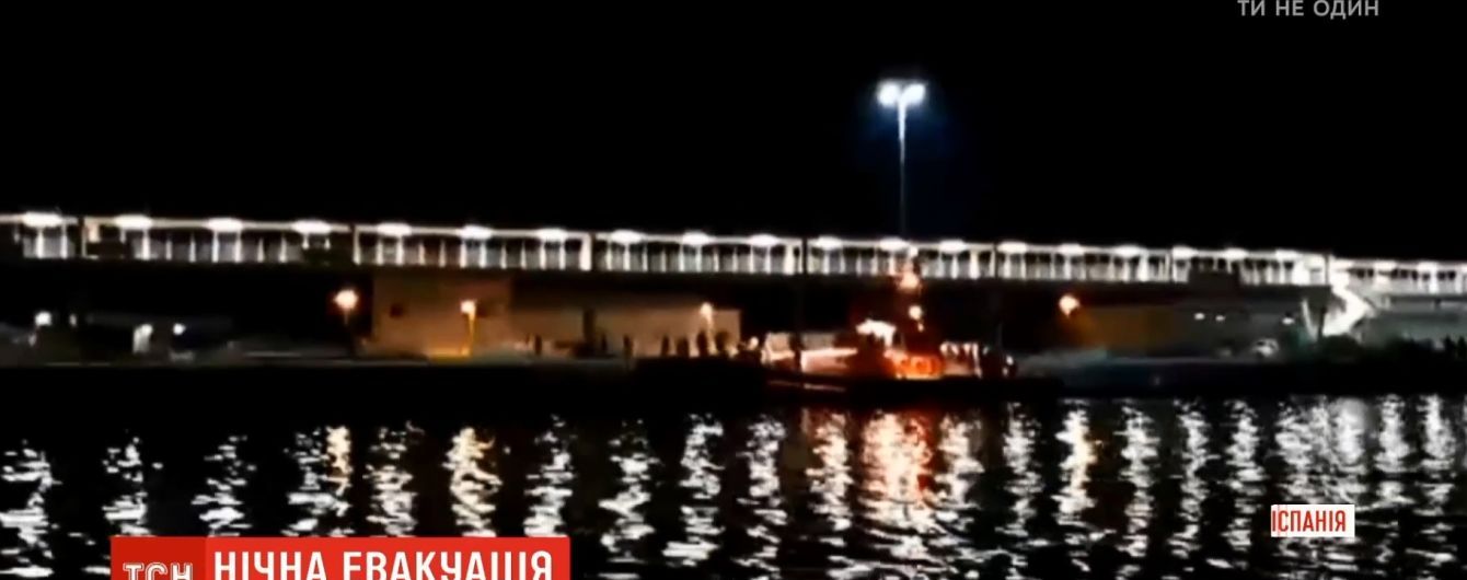 Возле Ибицы сел на мель паром с 400 пассажирами