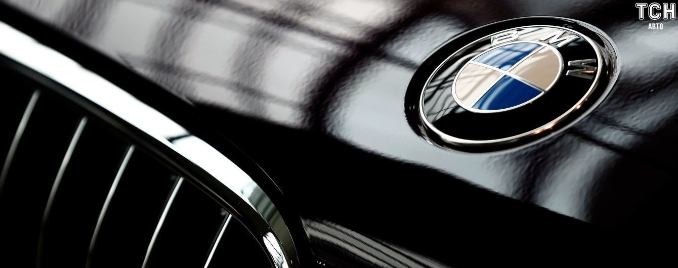 Не пропеллер. У BMW напомнили, что символизирует их эмблема
