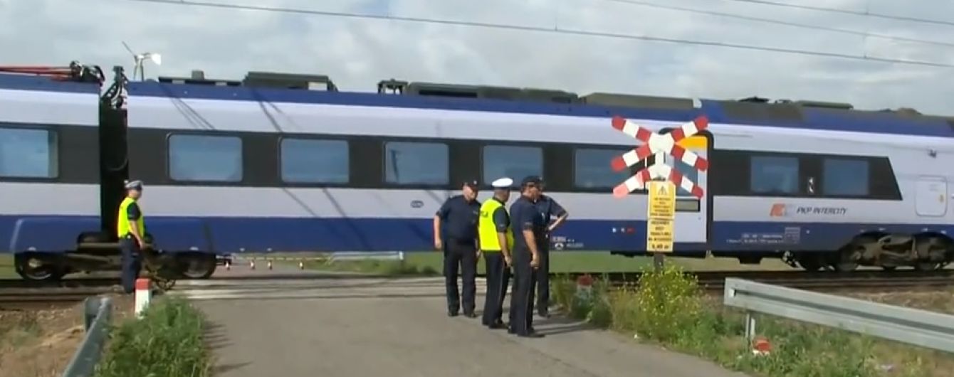 В Польше один поезд сбил мать и двух детей, а второй переехал их