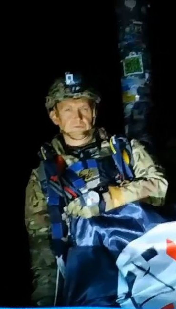 Ветерани війни здійснили нічний парашутний стрибок на Говерлу