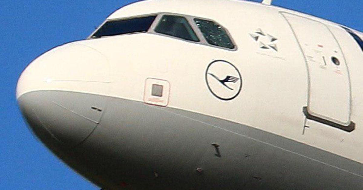 Рейс Lufthansa екстрено сів у Санкт-Петербурзі