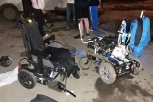 В России водитель лишенный прав нарочно въехал в трех колясочников