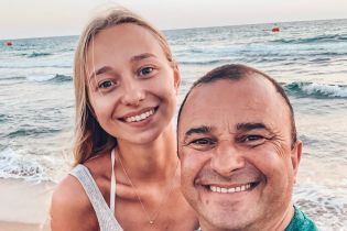 Виктор Павлик ответил на слухи о беременности его молодой возлюбленной