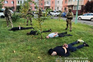 Поліція затримала банду, яка грабувала елітне житло та погрожувала розправою його власникам